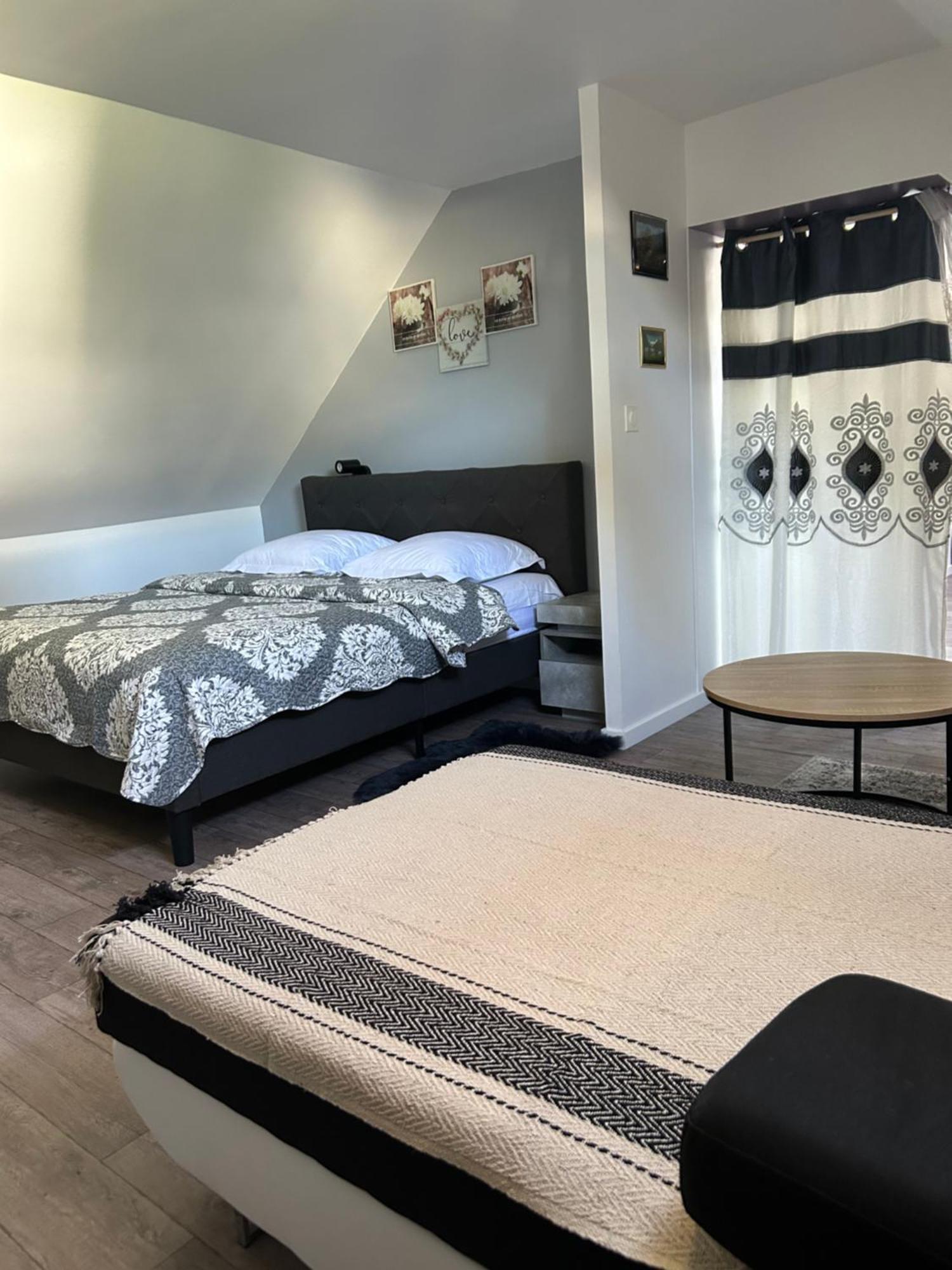 Hotel Saint - Charles Рамбуйе Екстериор снимка
